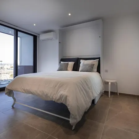 Great Studio With View-hosted By Sweetstay Apartment